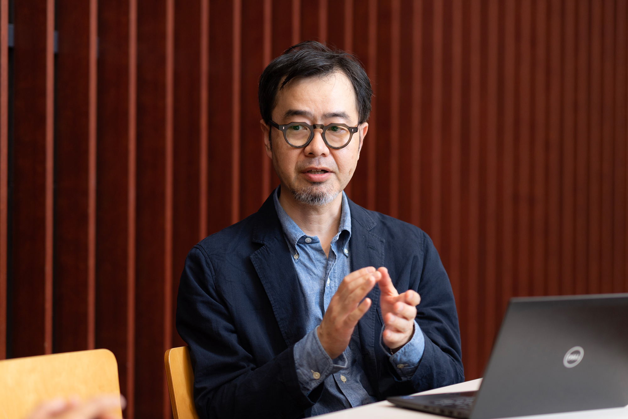 桑山 晃一（株式会社電通デジタル トランスフォーメーション部門 エグゼクティブディレクター）   メーカーのマーケティング部門にて新規事業開発に携わった後、電通イーマーケティングワン（現、電通デジタル）入社。幅広い分野で、ITマーケティング・コンサルティングに従事。2015年よりUX／UIデザインの専門チームを立ち上げ現在に至る。一般社団法人UXインテリジェンス協会参与。 