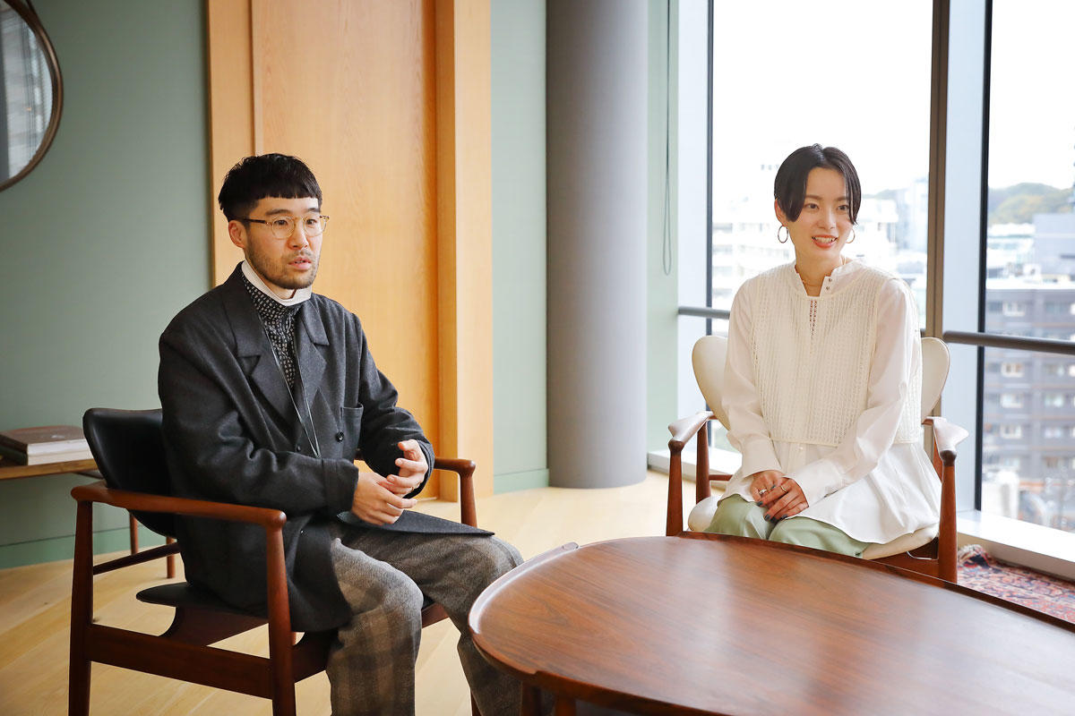 （左から）安武 俊宏氏、桑原 優季氏（ビームスクリエイティブ）
