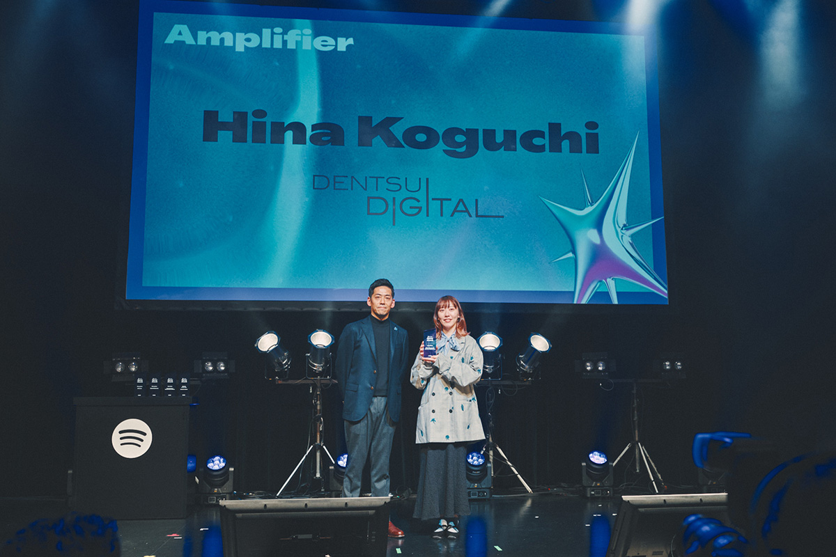 写真：小尾口 陽菜の授賞式の様子