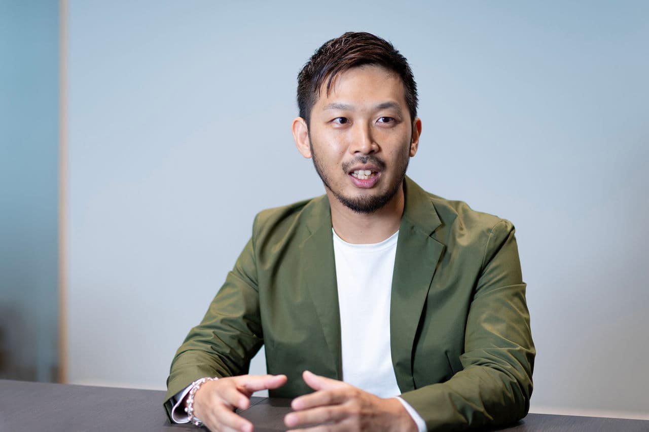 写真：営業戦略部の3つの機能について説明をする一宮