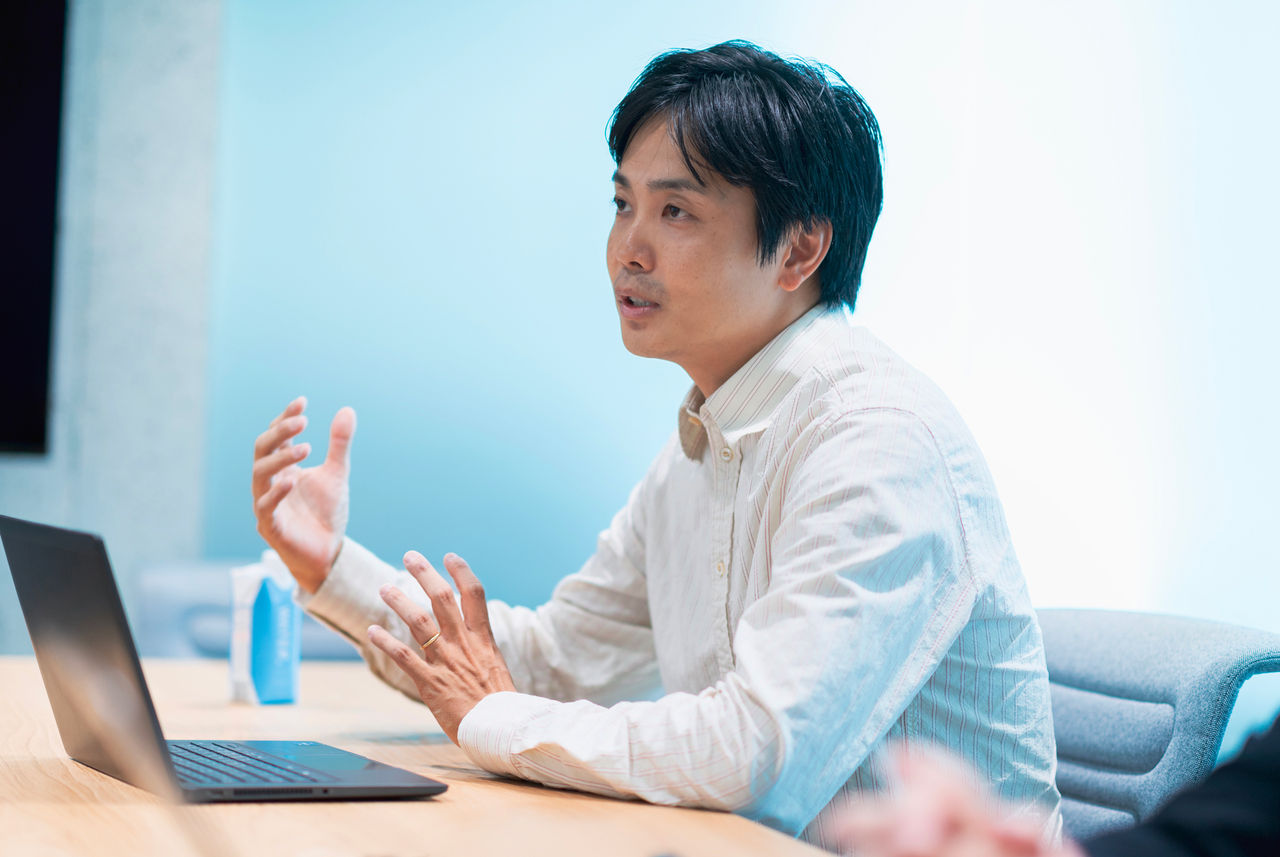 写真：企業のデータを分析し、営業担当者用の可視化ツールを制作・納品したと語る小林