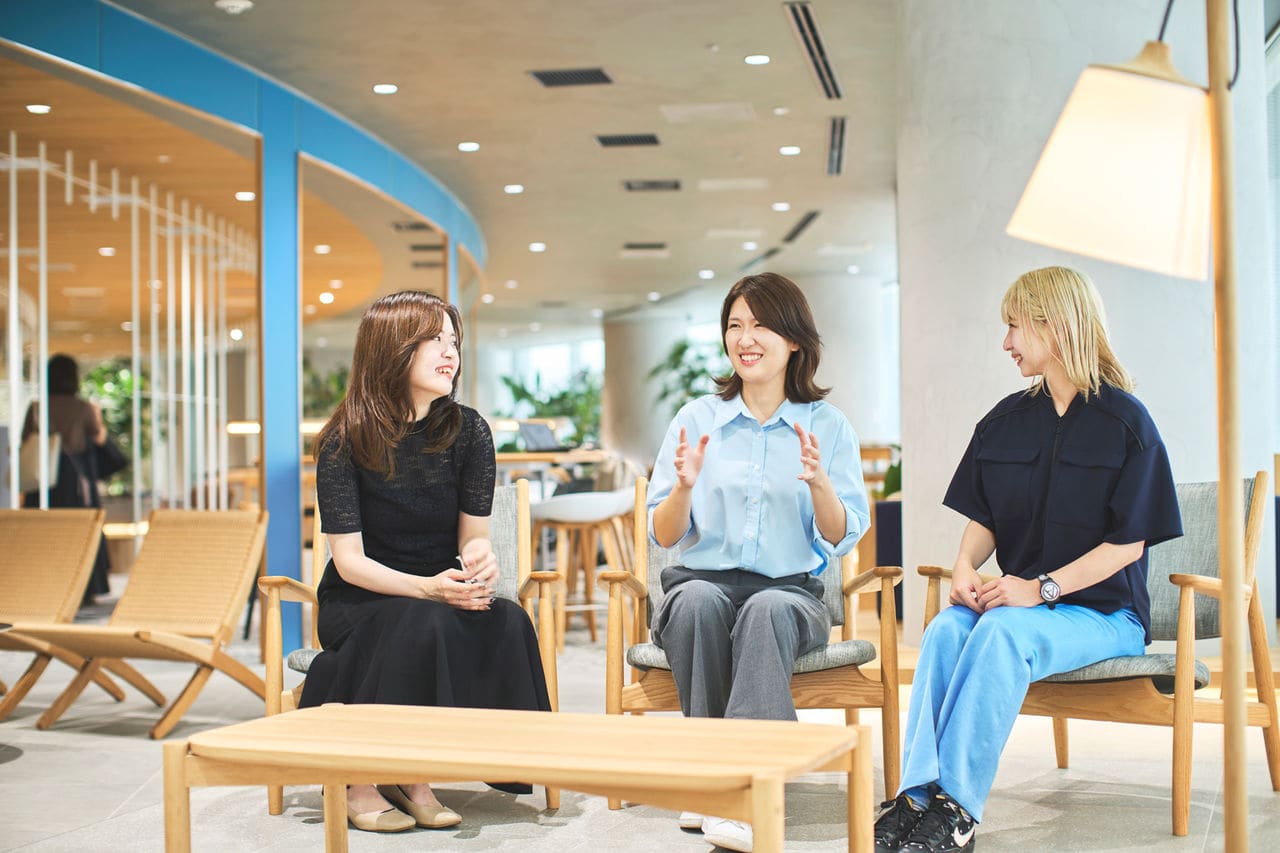 写真：今後の取り組みを語る成宮（左）、魚（中央）、西本（右）