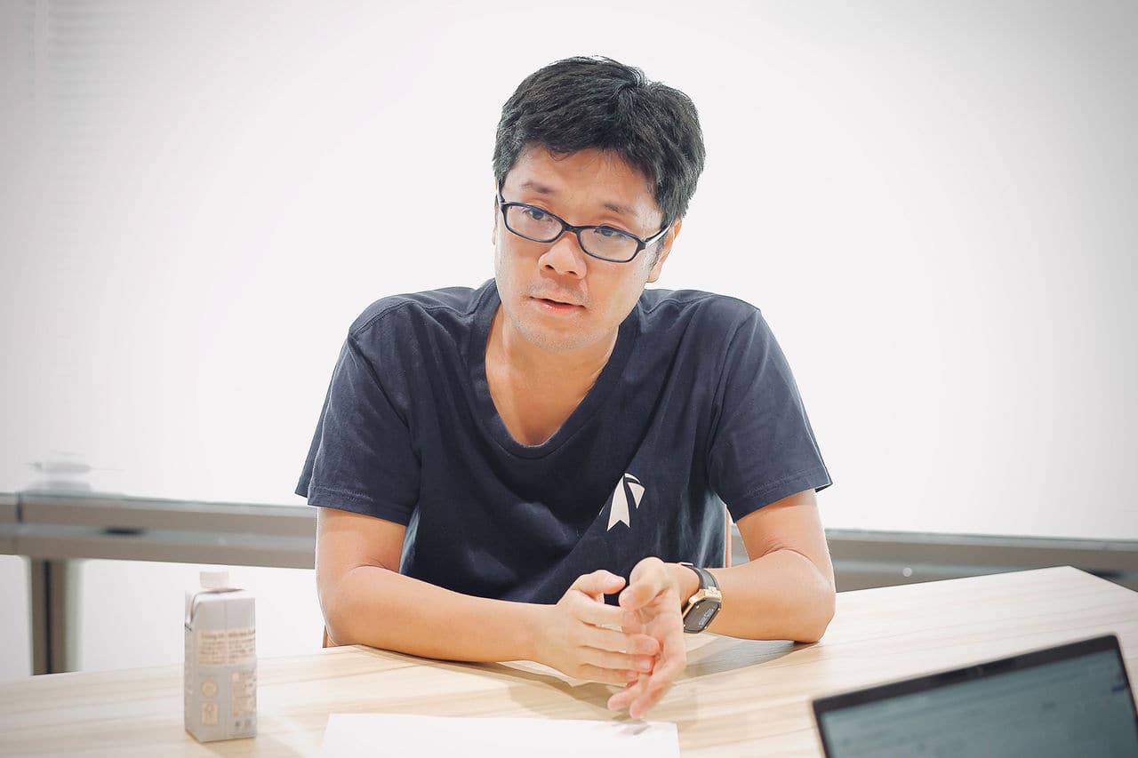 写真：DDAM連携を強化しBPOを進化させる３社体制を述べる板谷