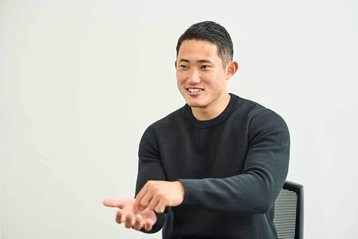 写真：インタビューに答える若生選手